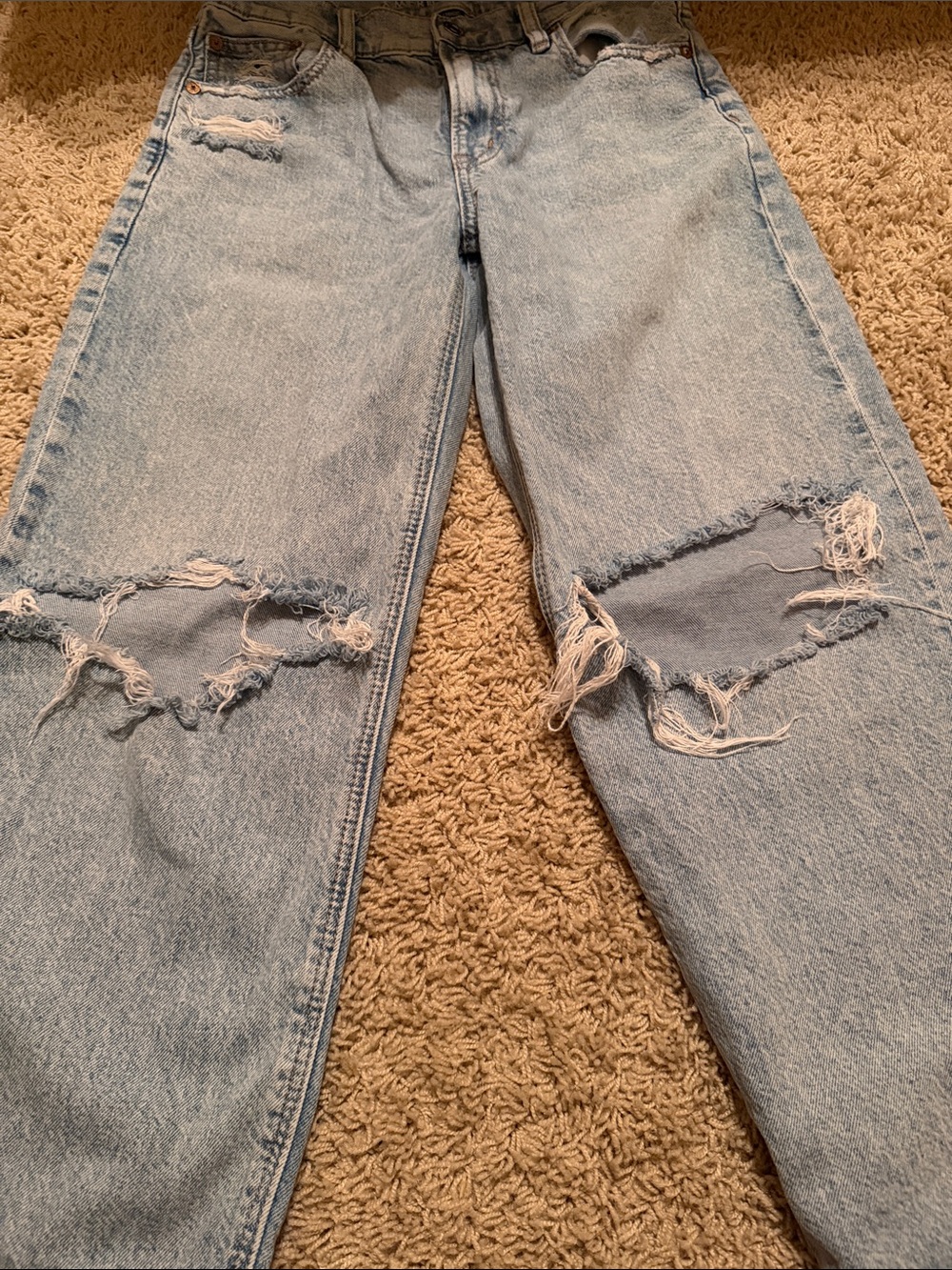American Eagle Outfitters Light Wash Distressed Boyfriend Jeans